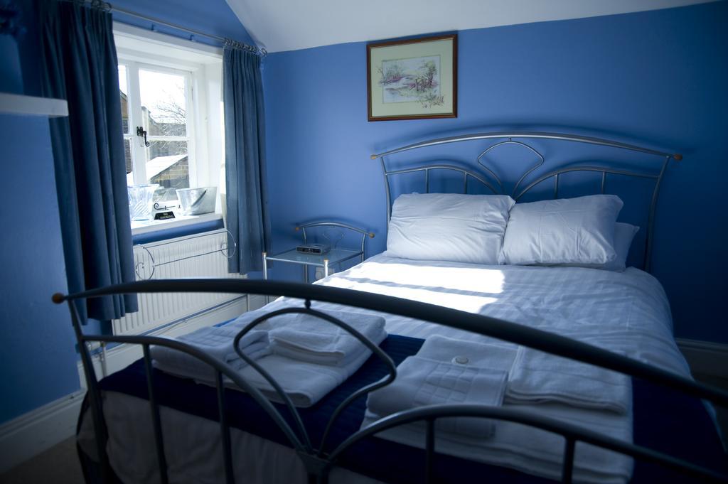 The Three Horseshoes Otel Alton  Oda fotoğraf